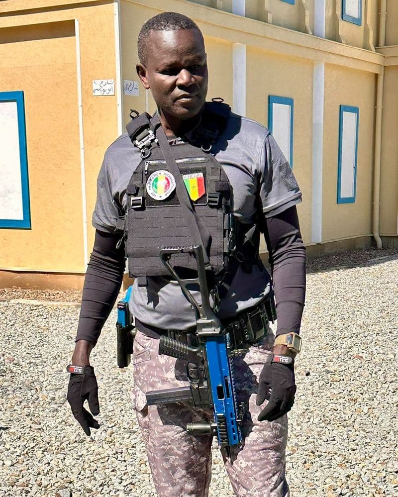 Instructeur FIIT démontrant une technique de contrôle en formation