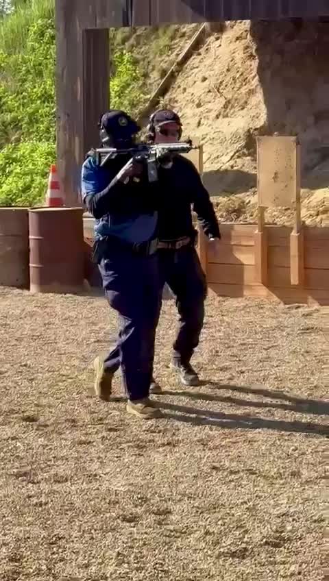 Tir en mouvement à la carabine sur le pas de tir